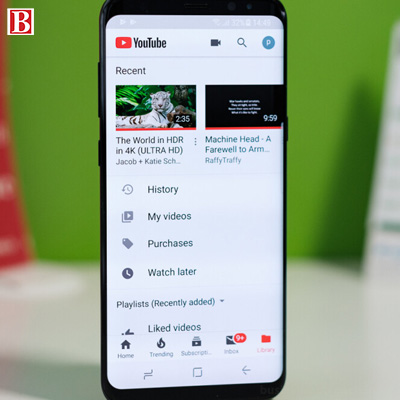 YouTube is testing a feature called Smart Downloads that automatically downloads 20 videos every week, according to a report.-thumnail