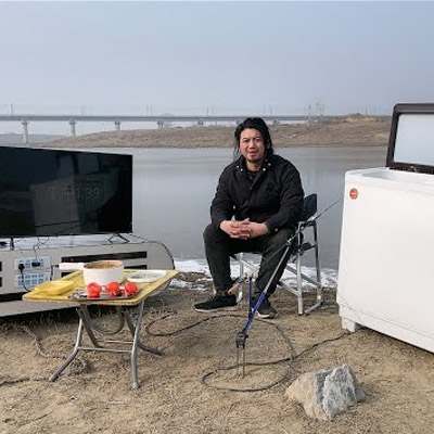 <strong>A Chinese man claims to have created the world’s largest power bank, with a capacity of 27,000,000mAh and the ability to charge over 5,000 phones.</strong>-thumnail