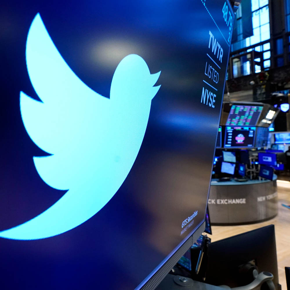 <strong>To fund share buybacks, Twitter is selling $1 billion in junk bonds.</strong>-thumnail