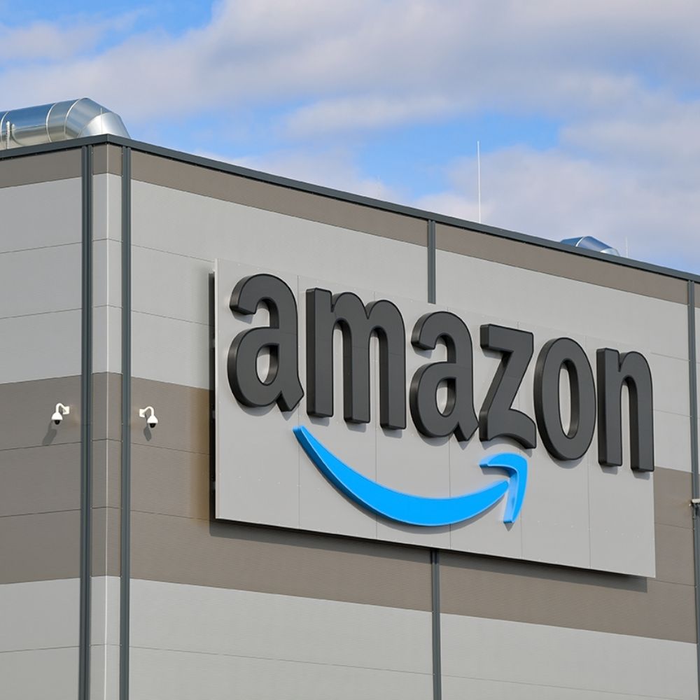 What it’s like inside Amazon’s massive warehouses-thumnail