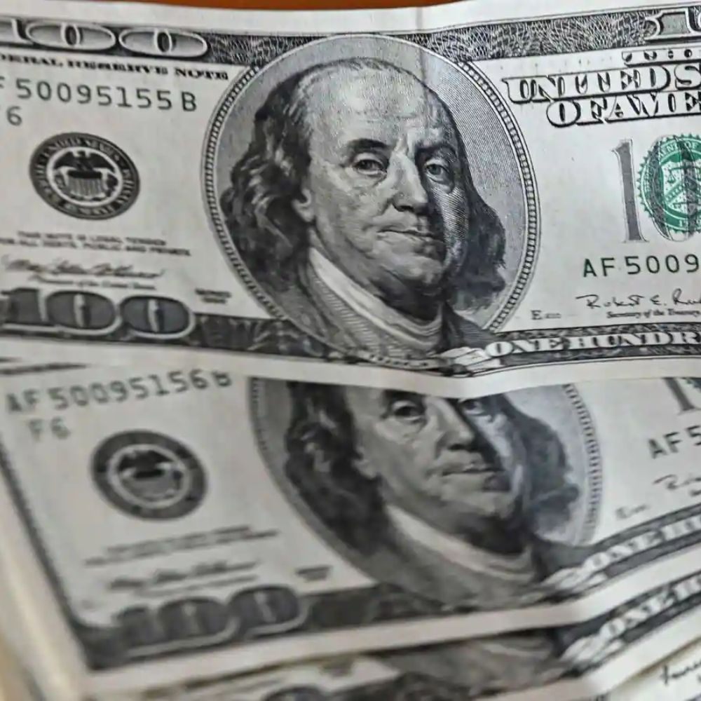 As record equity outflow continues, Dollar shortage worries forex market traders-thumnail
