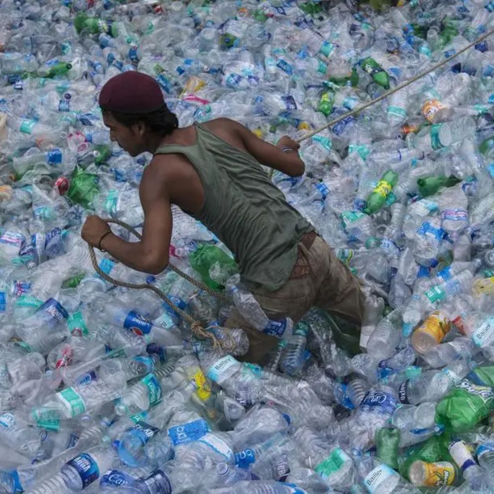 <strong>Government to impose ban single-use plastic from 1st July 2022: Union Environment minister</strong>-thumnail