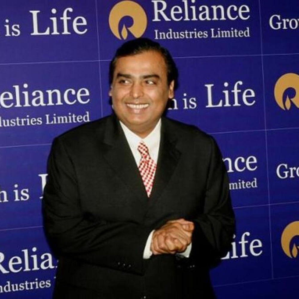 <strong>Reliance Industries Ltd.’s AGM on monday; investors expect listing and stake sale announcements.</strong>-thumnail