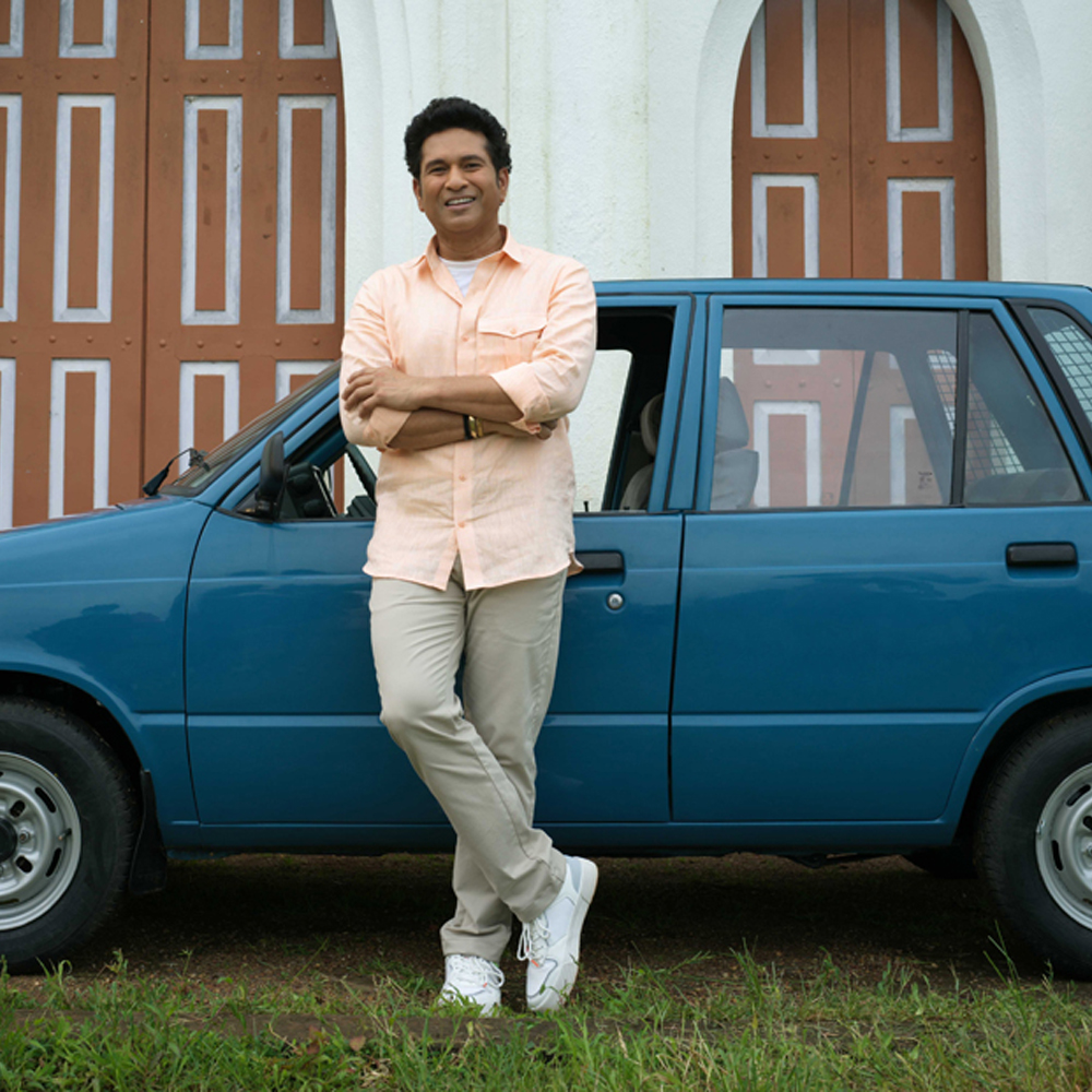 <strong>Spinny unveils campaign ft. Tendulkar based on “chasing Dream”, recreates his first car Maruti 800</strong>-thumnail