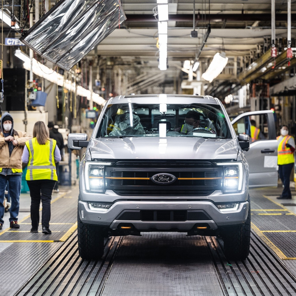 <strong>US Car maker Ford Motor reportedly confirms laying off around 3,000 employees.</strong>-thumnail