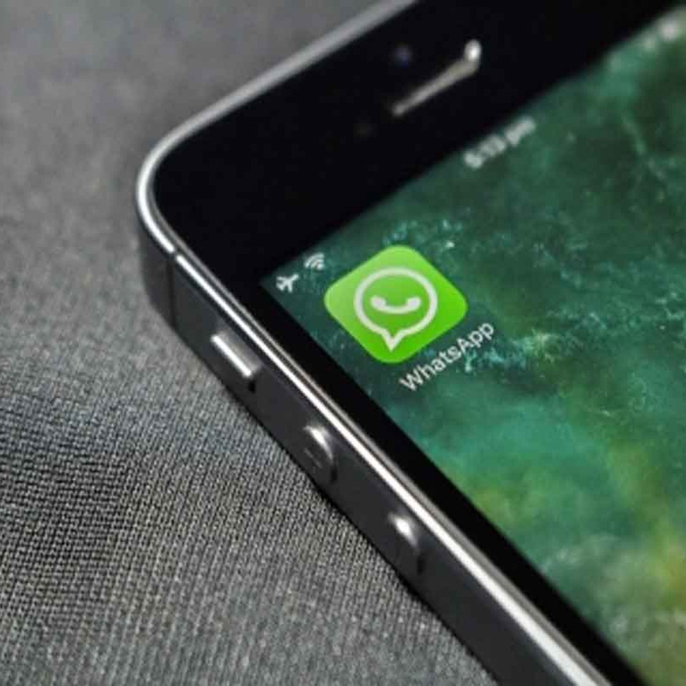 According to a rumor, WhatsApp may soon offer a camera shortcut for iPhone users-thumnail