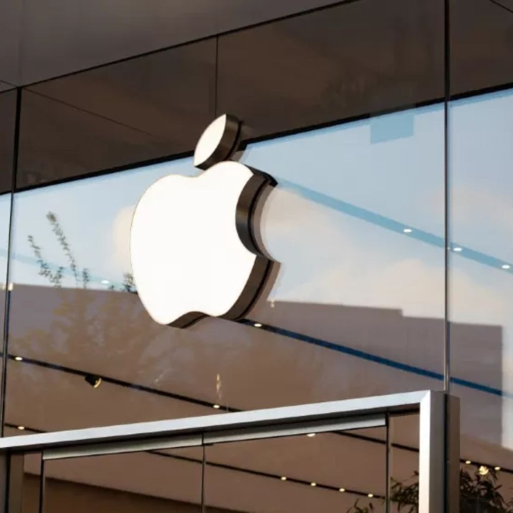 <strong>Apple’s disastrous day costs the company $120 billion and affects major tech.</strong>-thumnail