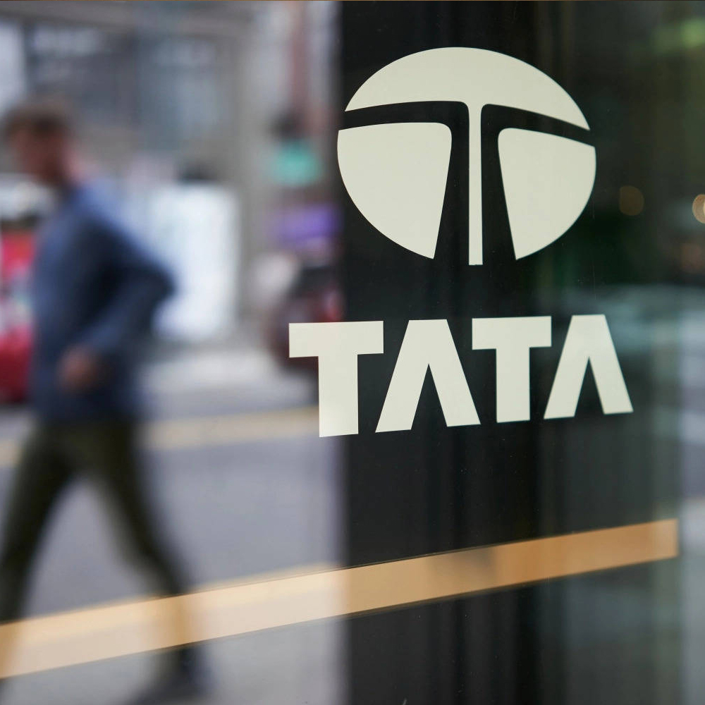 Lifestyle e-commerce platform Tata Cliq plans to go offline to take on rivals-thumnail