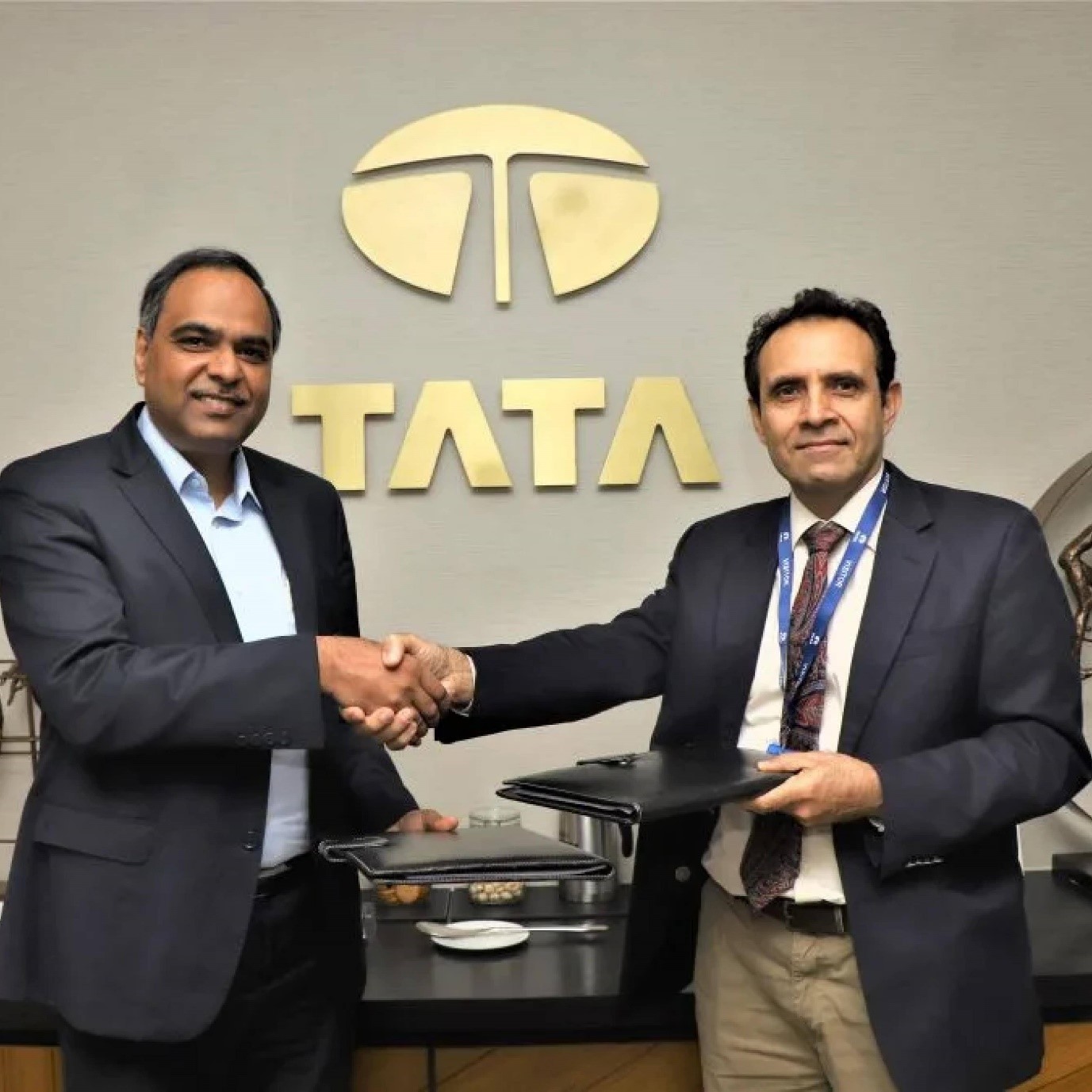TATA Motors joins hands with Axis Bank for EV financing-thumnail