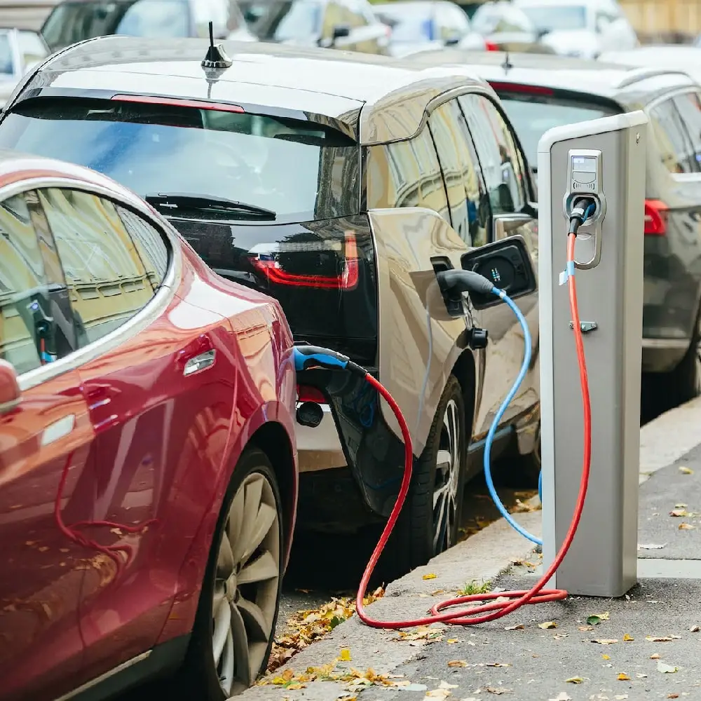 Automakers aim to increase spending on electric vehicles and batteries