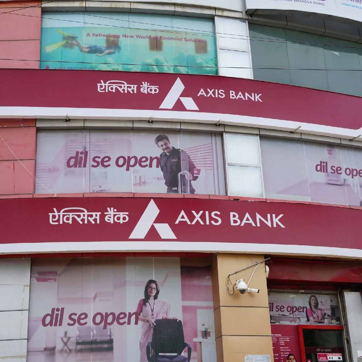 Axis banks’ 1.5% stake sale garners Rs. 3,839 crores to the government-thumnail