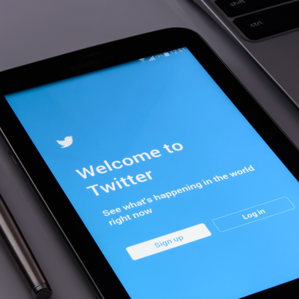 Twitter may release a more expensive version of Twitter Blue without ads-thumnail