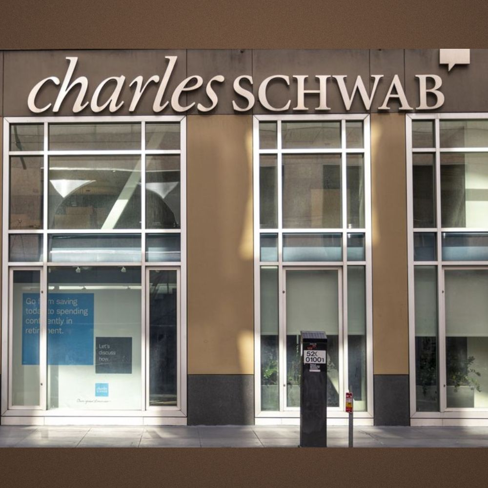 Schwab’s $7 Trillion Empire Built on Low Rates Is Showing Cracks-thumnail