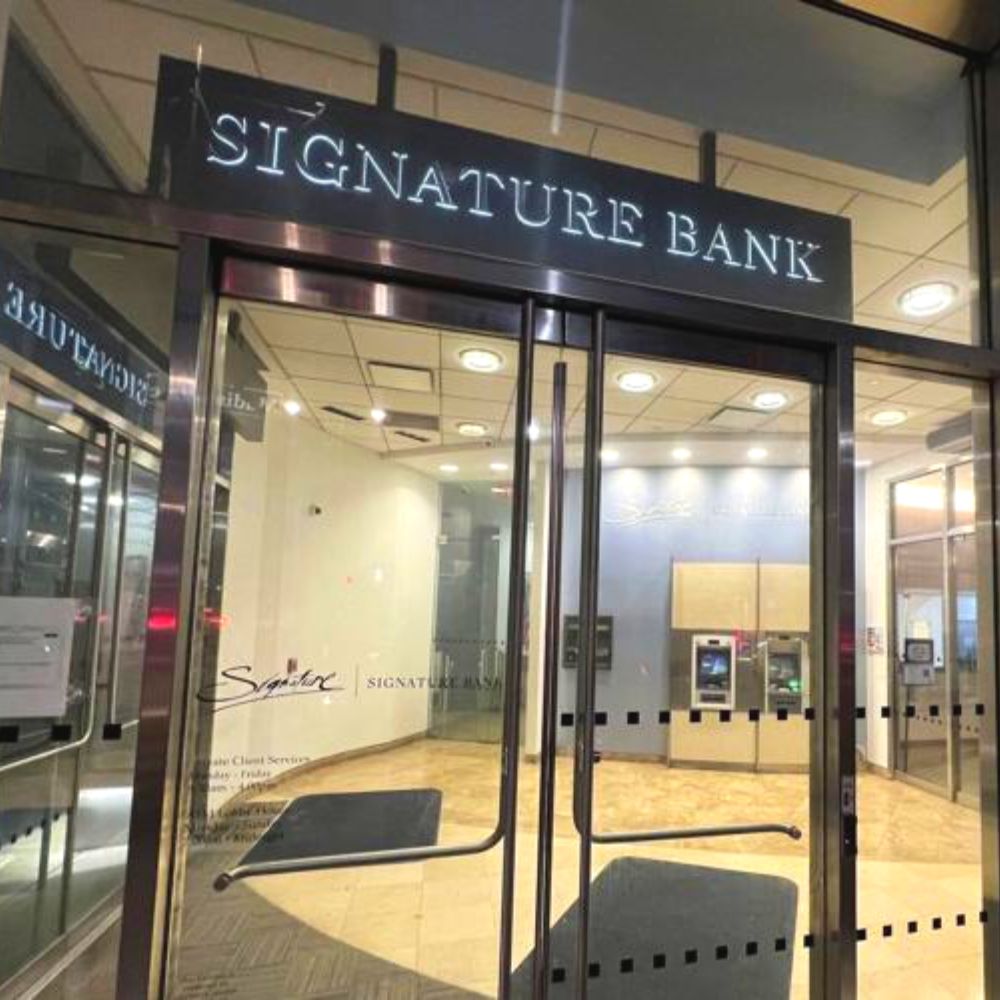 Purchase of failing Signature Bank by New York Community Bank-thumnail