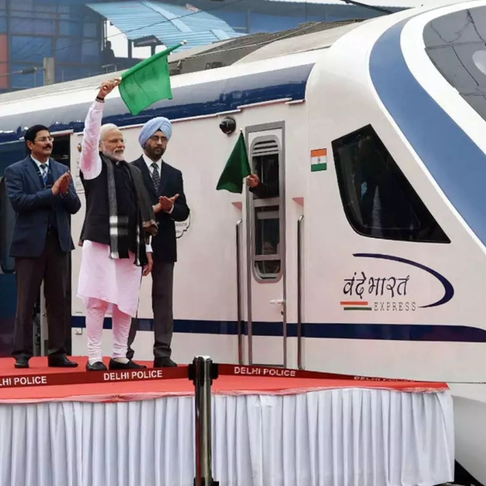 PM Modi signals off Secunderabad-Tirupati Vande Bharat Express-thumnail