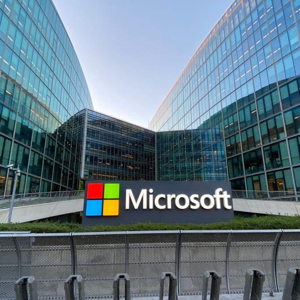 Microsoft’s valuation tops $2.6 trillion in record time-thumnail