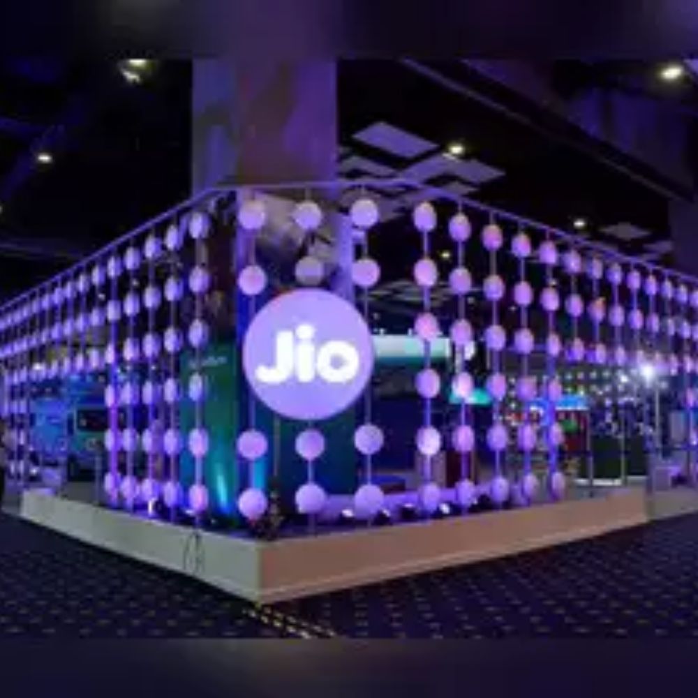 Reliance Jio in advanced talk to raise $1-1.5 billion from global banks-thumnail