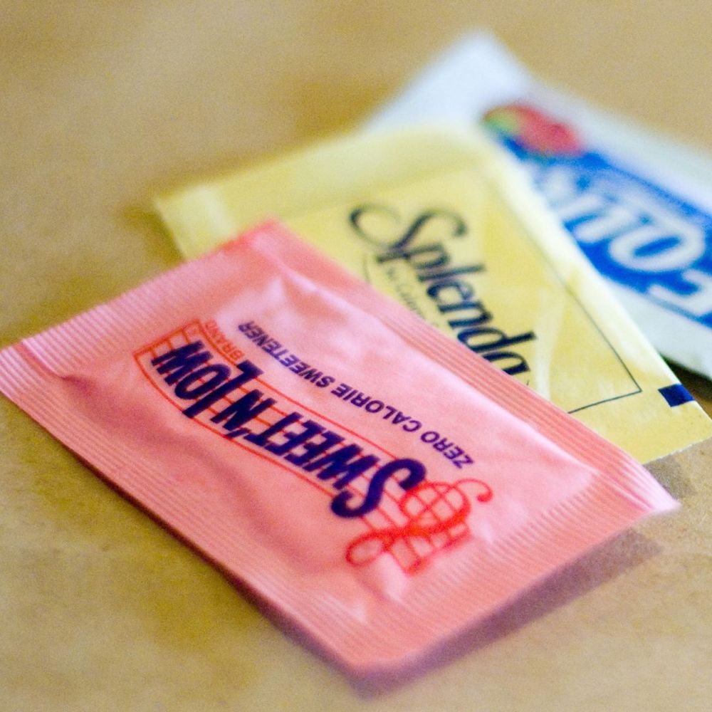 Inform customers about artificial sweeteners on the front of the package-thumnail