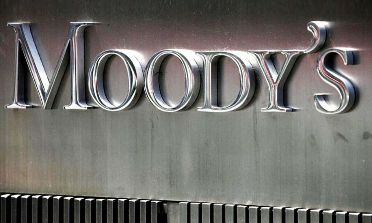 Moody's downgrades 10 US banks 