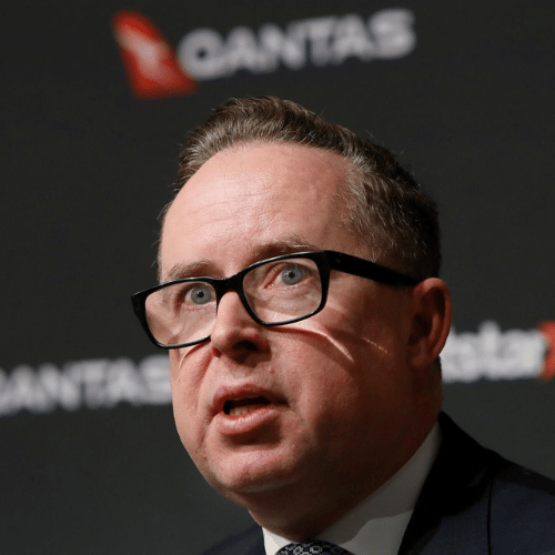 Former Qantas CEO Alan Joyce receives a nearly 900% compensation increase, but his bonus is reduced due to pending lawsuits.-thumnail