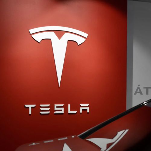 WSJ reported Tesla, Saudi Arabia in early talks about EV factory-thumnail