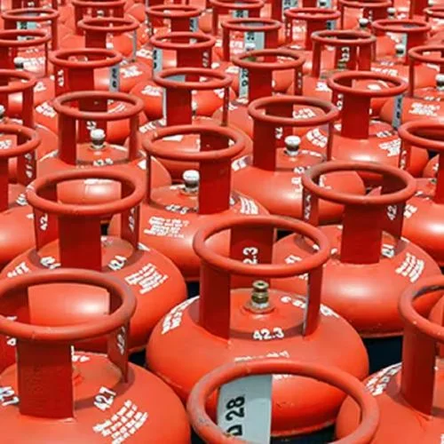 Cooking Gas LPG Prices for Ujjwala Customers Are the Lowest in India When Compared to Neighboring Countries: Govt-thumnail