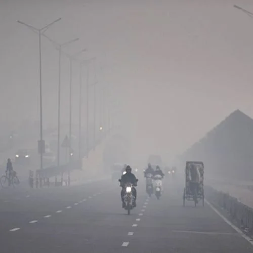 Dense Winter Fog Causes Travel Disruptions Across North India-thumnail