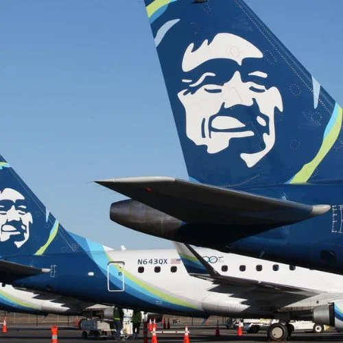 Alaska Airlines Has Grounded Its Boeing 737-9 Aircraft Following a Mid-Air Window Rupture.-thumnail