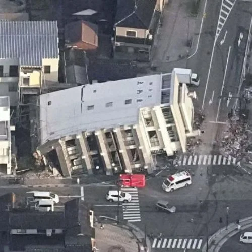 Japan Braces for Rising Death Toll as Powerful Quake Strikes Coast-thumnail