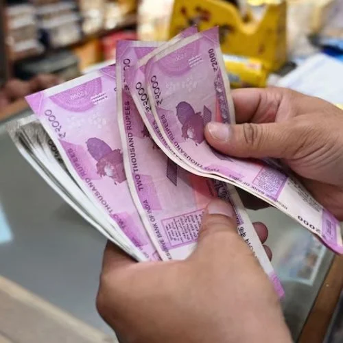 Rupee Reaches a Two-Week High, Forward Premiums Are Lumpy, and Volumes Improve-thumnail
