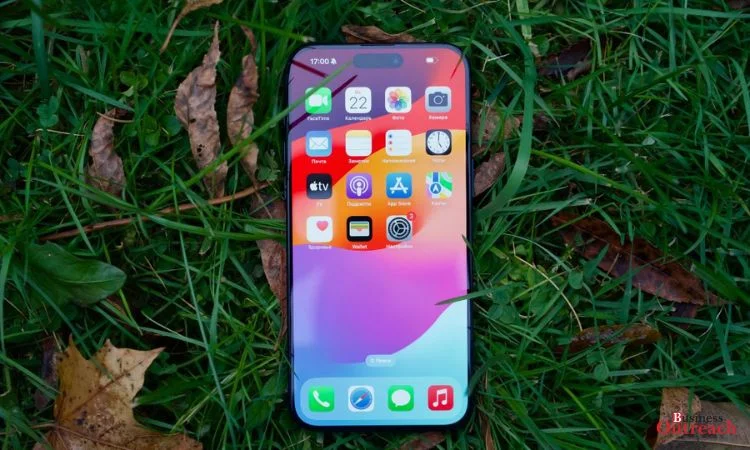 Apple iPhone 16 Displays Production