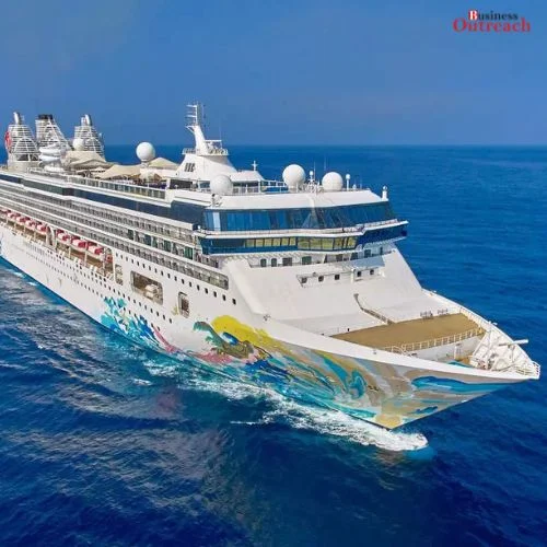 Resorts World Cruises Sets Sail for Dubai, Doha, and Muscat-thumnail